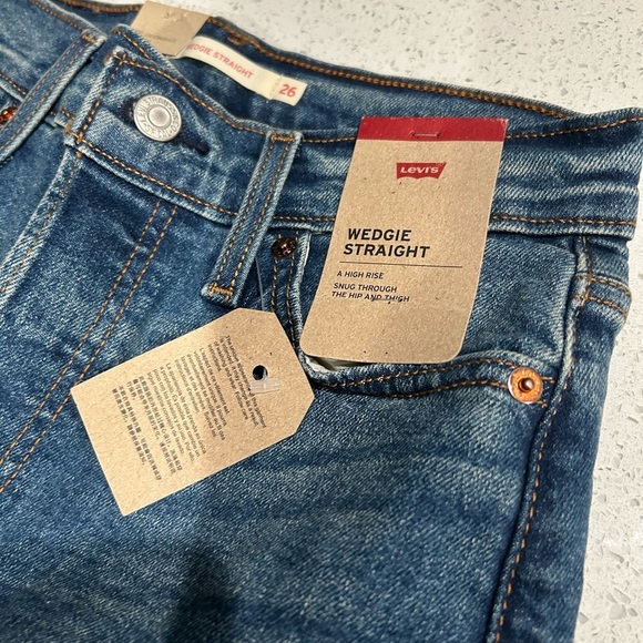 Levi’s women’s segue straight high rise Blue Jeans size 26x28 NWT - Picture 3 of 4